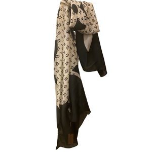 BLACK/WHITE LOUIS VUITTON MONOGRAM SHINE SCARF /